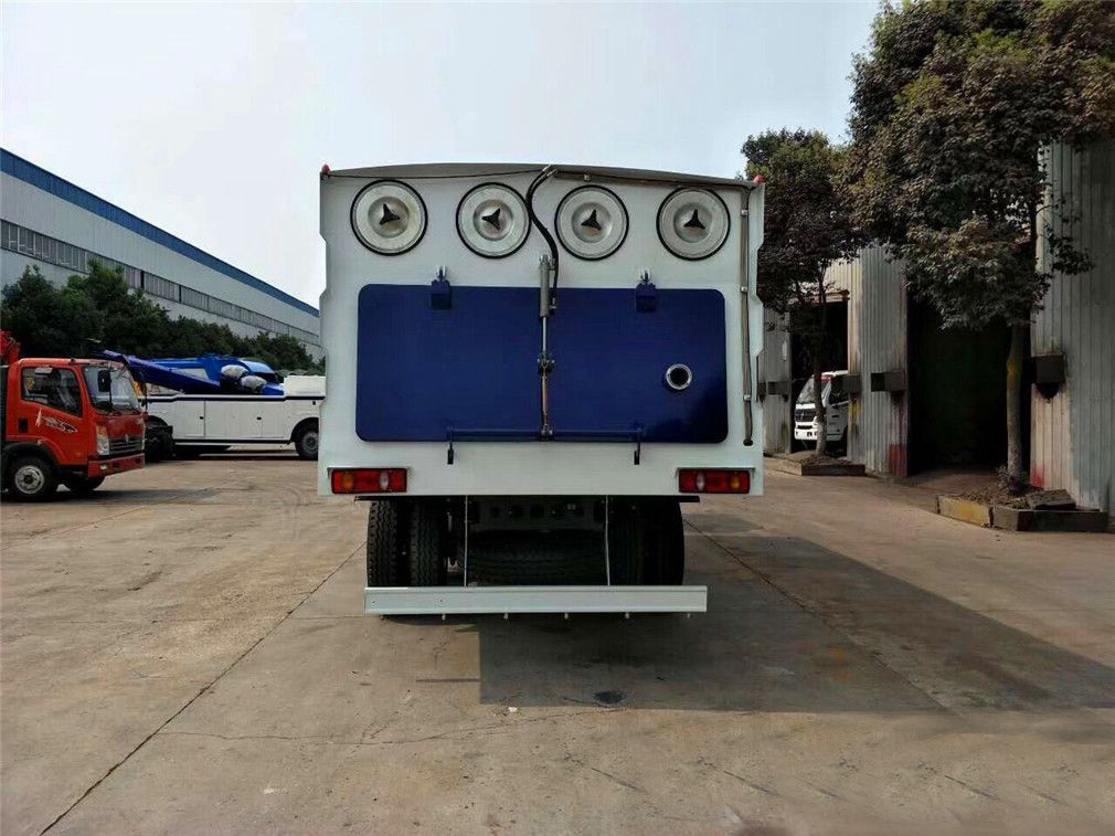2方水 8方尘东风天锦 吸尘车